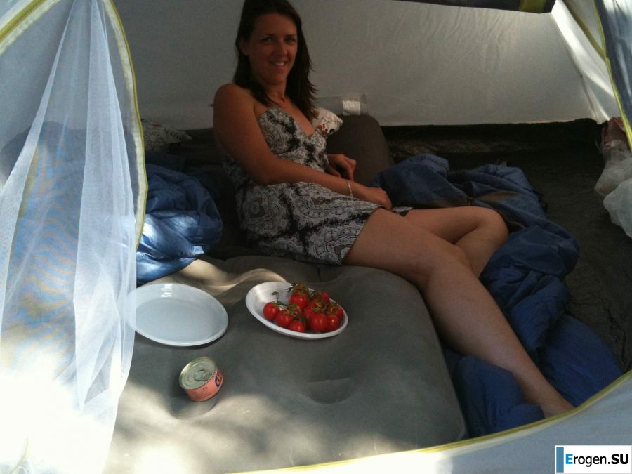 разделась на безлюдном пляже. Фото 4