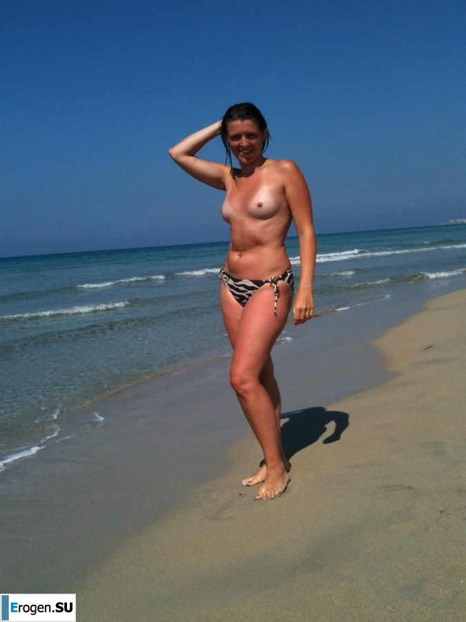 разделась на безлюдном пляже. Фото 8