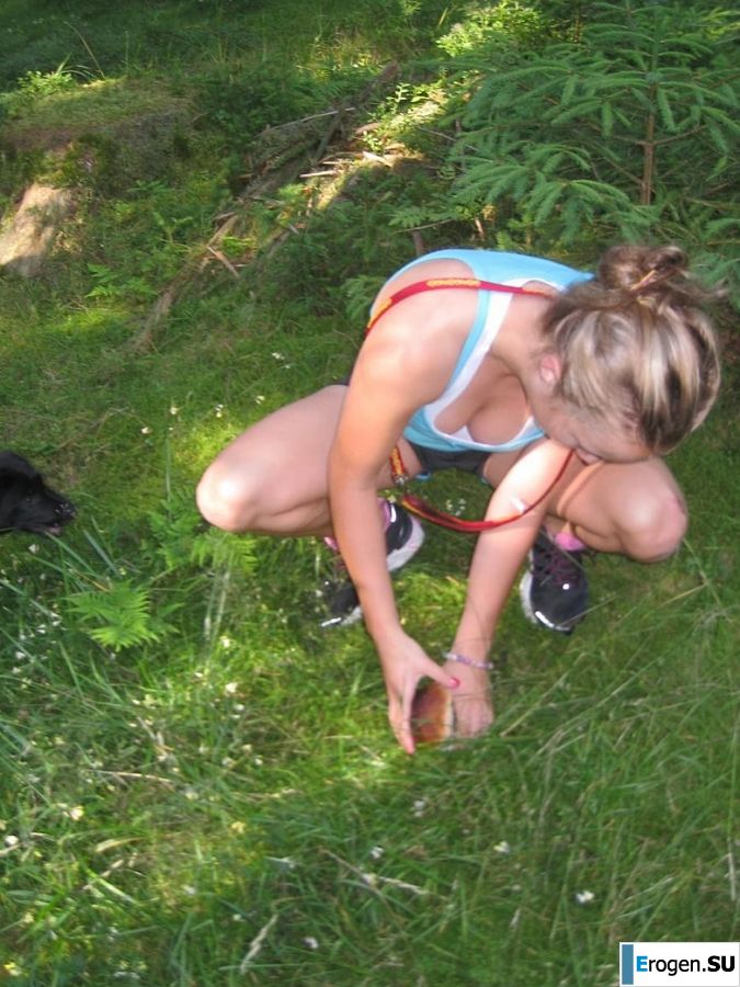 boobs somewhere in a tourist camp. Photo 10