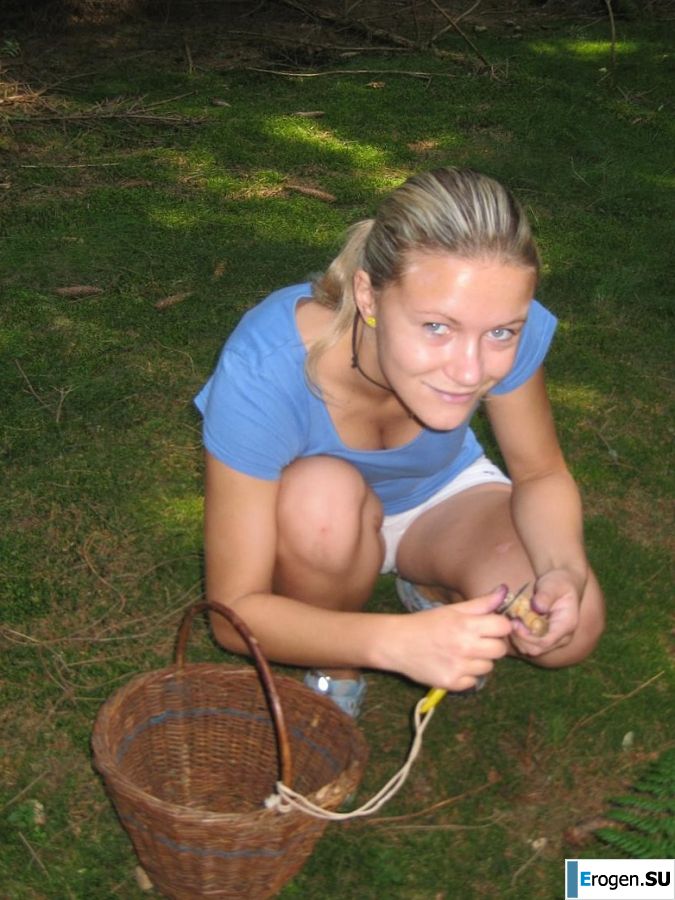 boobs somewhere in a tourist camp. Photo 11