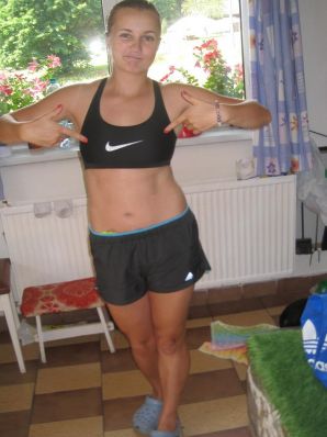 сиськи где то в туристическом лагере. Эскиз 12