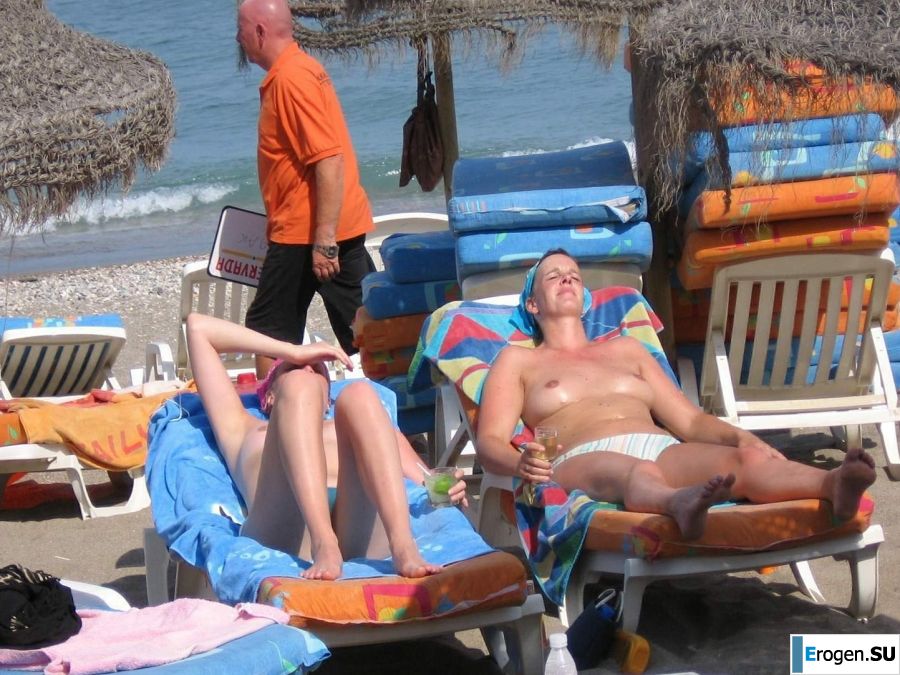 girls are only topless friends. Photo 10