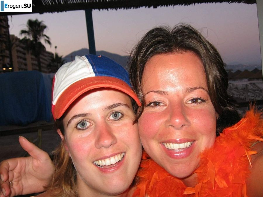 girls are only topless friends. Photo 13