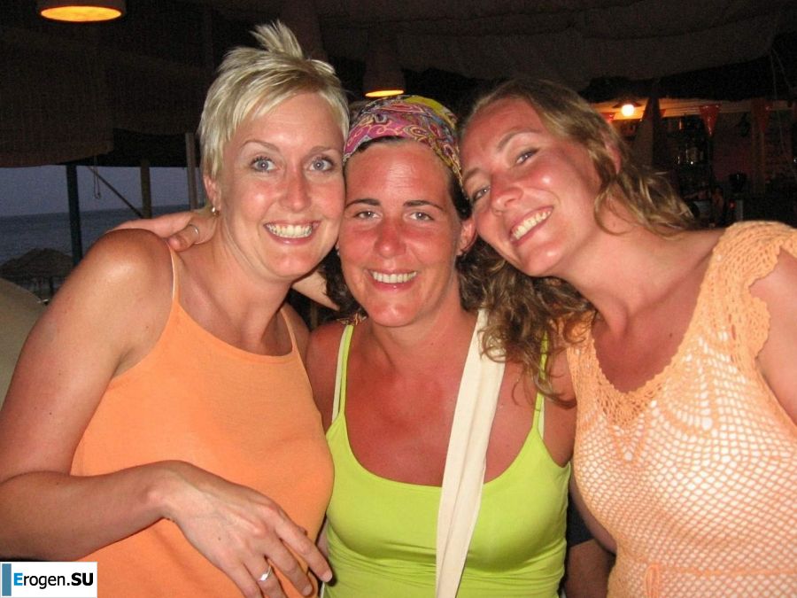 girls are only topless friends. Photo 15