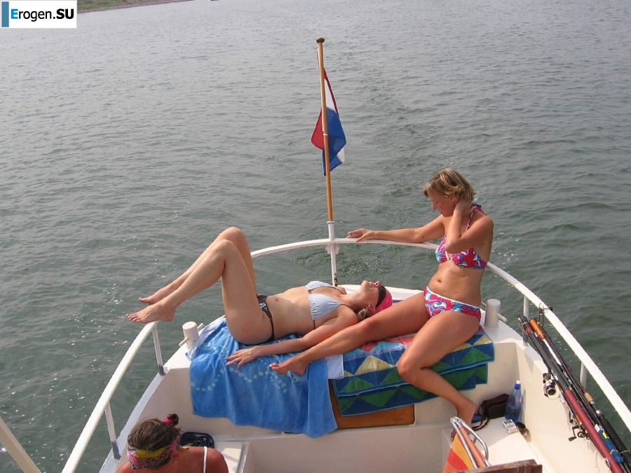 girls are only topless friends. Photo 21