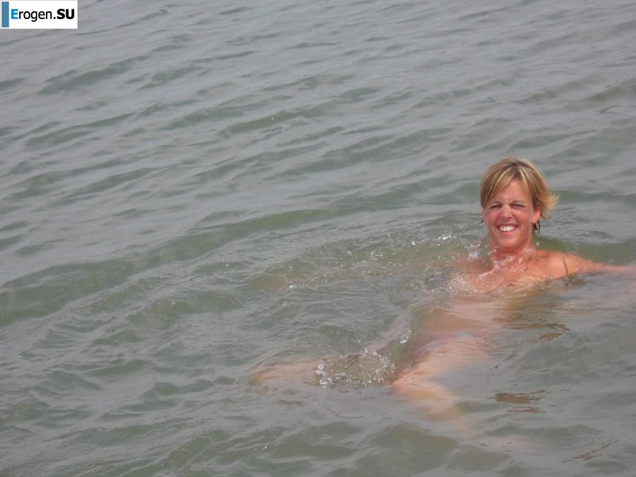 girls are only topless friends. Photo 23