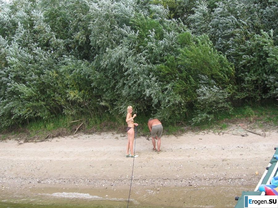 girls are only topless friends. Photo 26