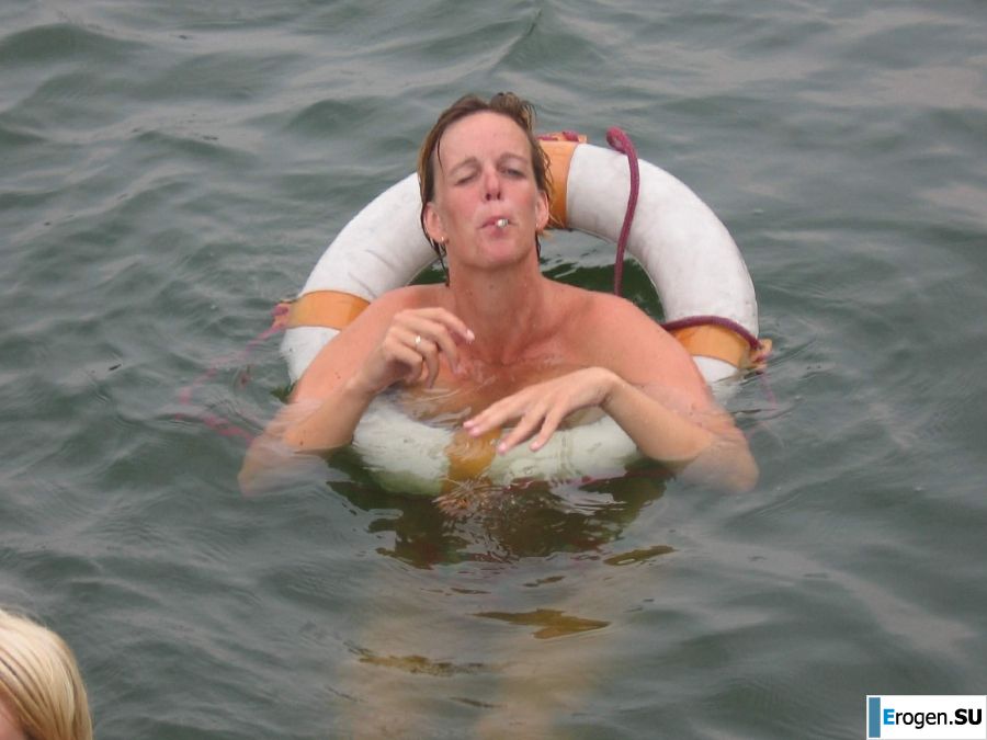 girls are only topless friends. Photo 32