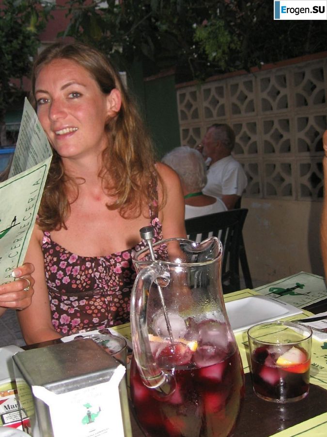 girls are only topless friends. Photo 4