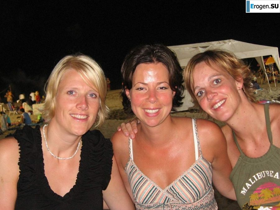 girls are only topless friends. Photo 6