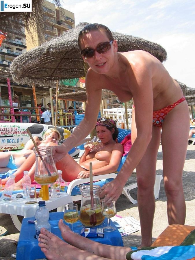 girls are only topless friends. Photo 7