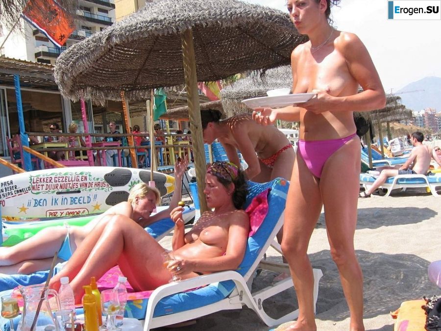 girls are only topless friends. Photo 8