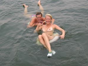 girls are only topless friends. Thumb 28