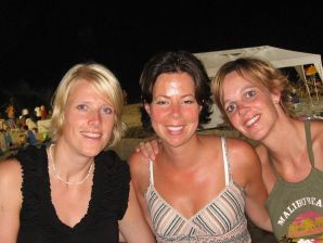 girls are only topless friends. Thumb 6