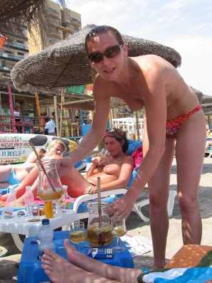 girls are only topless friends. Thumb 7