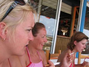 девушки дружат только топлесс. Часть 2. Эскиз 14