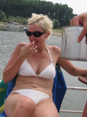 девушки дружат только топлесс. Часть 2. Эскиз 32