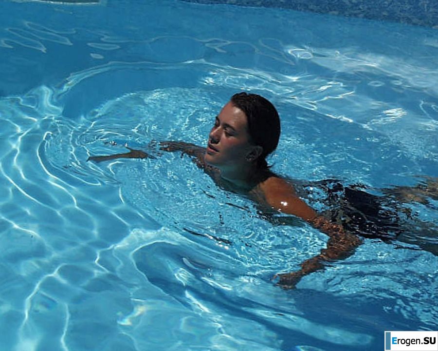 Lesbian on vacation with a friend. Part 3. Photo 30