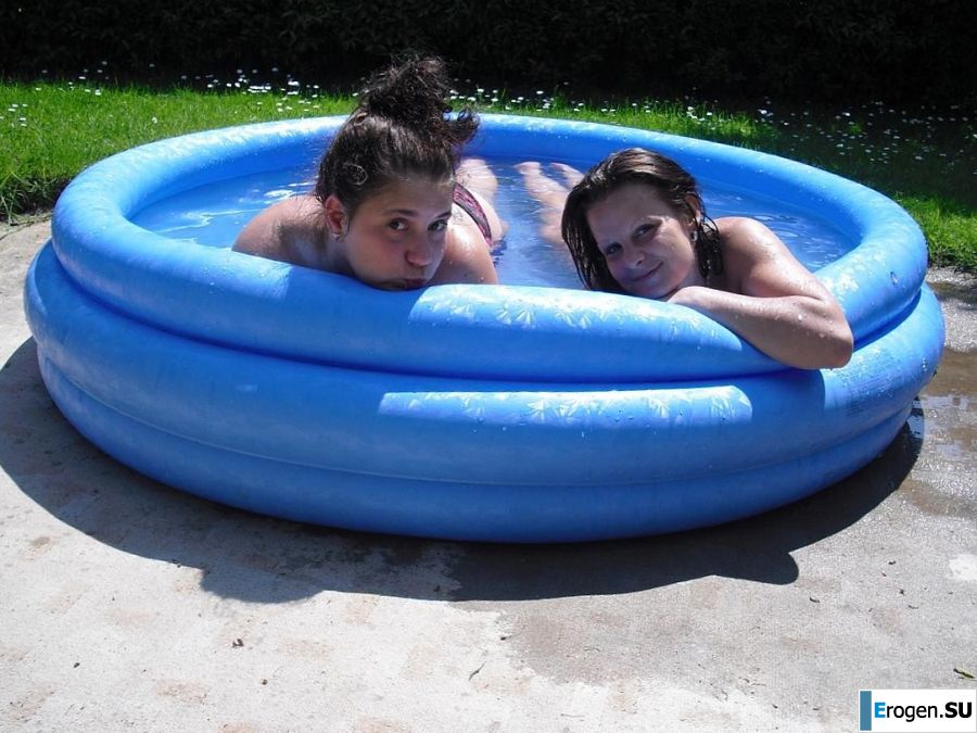 three girlfriends sunbathe in the yard with bare breasts. Photo 14