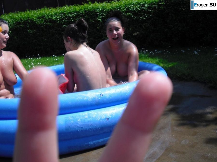 three girlfriends sunbathe in the yard with bare breasts. Photo 23
