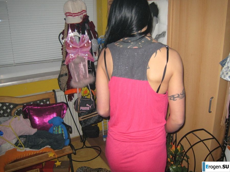 a guy gets up only on tattooed heifers. Photo 32