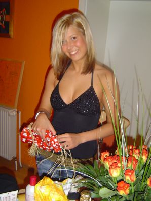 милые молодожены голышом. Эскиз 2