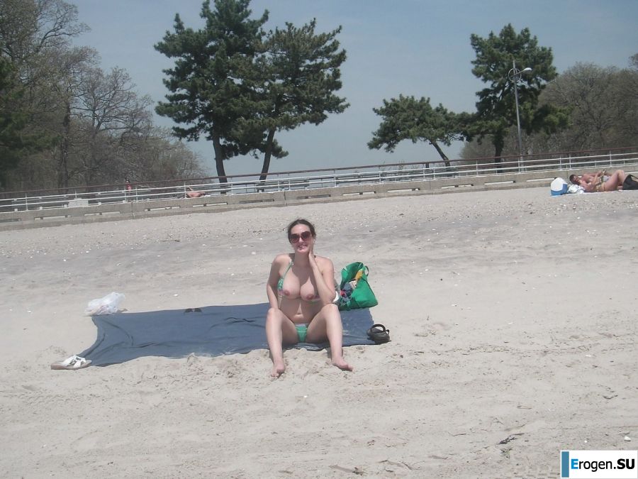 breasts of perfect shape. Photo 10