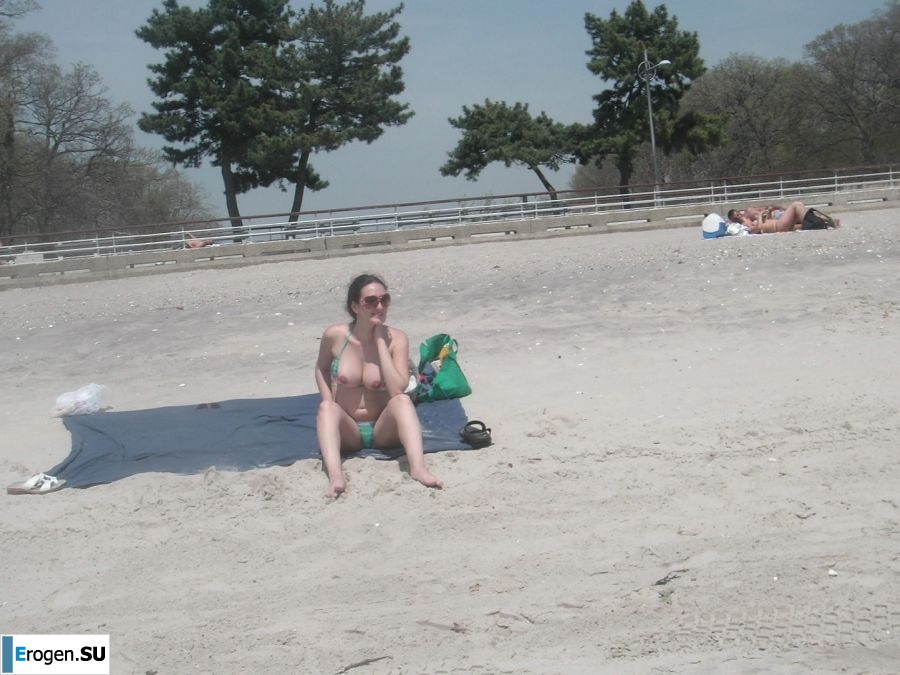 breasts of perfect shape. Photo 11