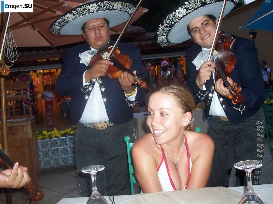 стриптизерша на курторте с бойфрендом. Фото 30