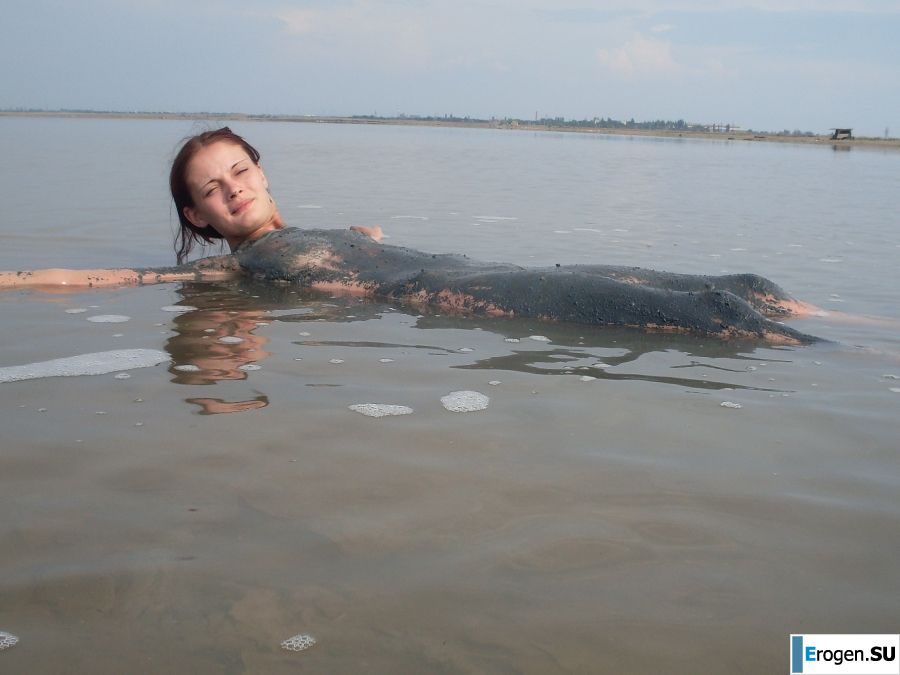 savage nudist and mud rubbing. Photo 21