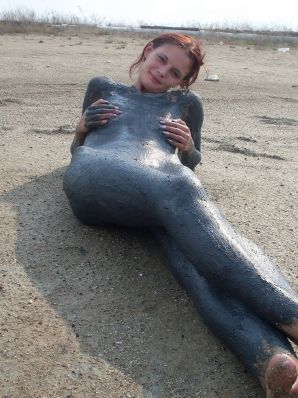 savage nudist and mud rubbing. Thumb 17