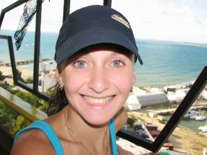 улыбашка и ее голое тело. Эскиз 1