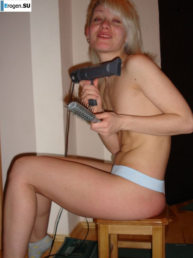 pretty slim blonde with zero size. Photo 11