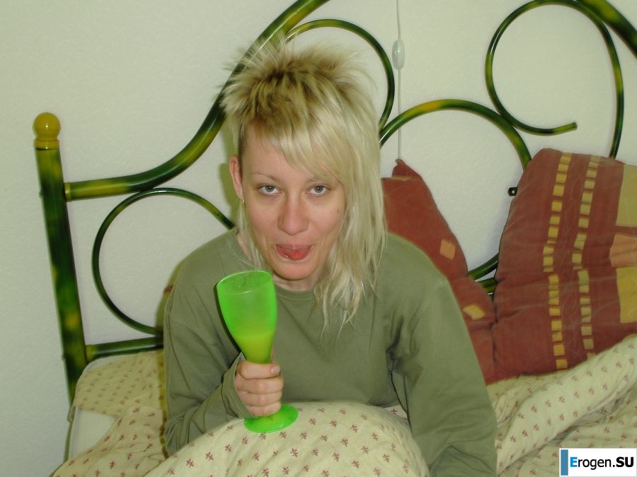 pretty slim blonde with zero size. Photo 14