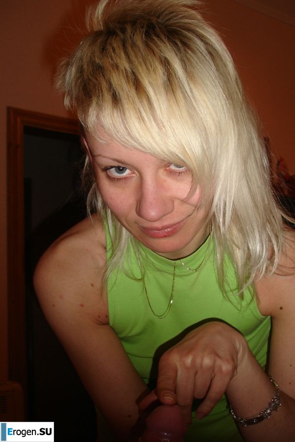 pretty slim blonde with zero size. Photo 31