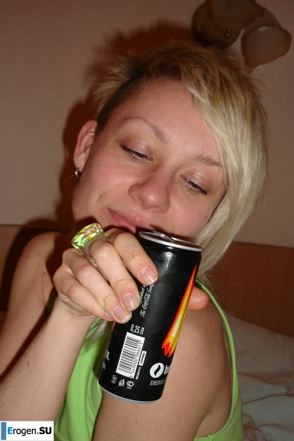 pretty slim blonde with zero size. Photo 35