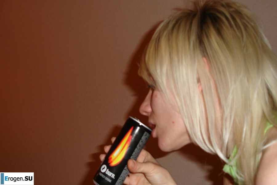 pretty slim blonde with zero size. Photo 36