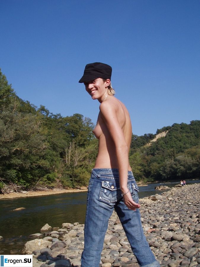 Lesbian on vacation with a friend. Part 4. Photo 21