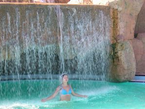 без купальника на каменистом берегу. Эскиз 28