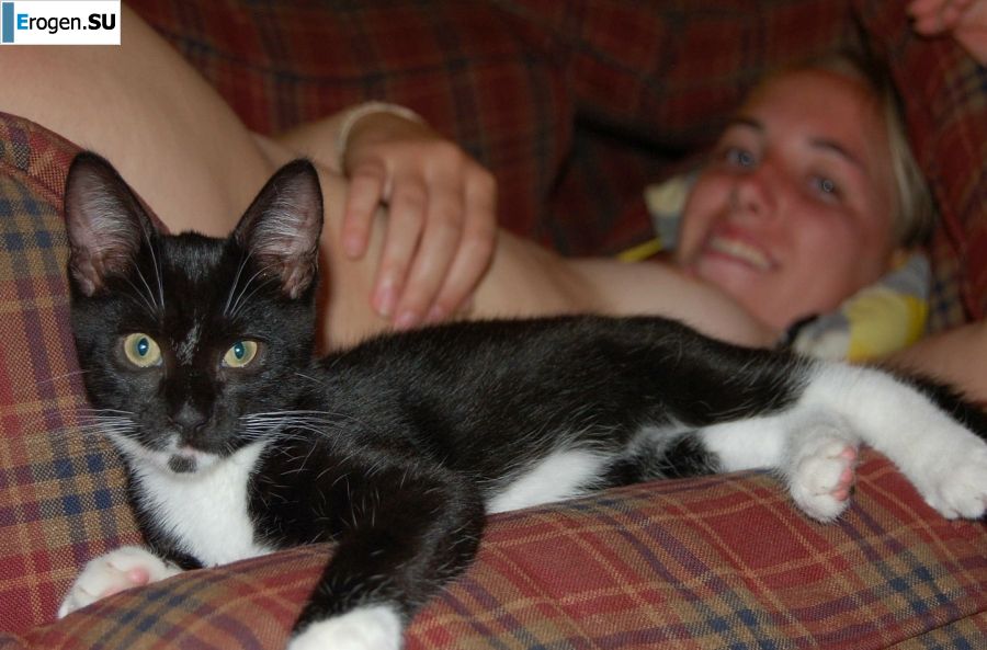 and what's under the skirt. Photo 10