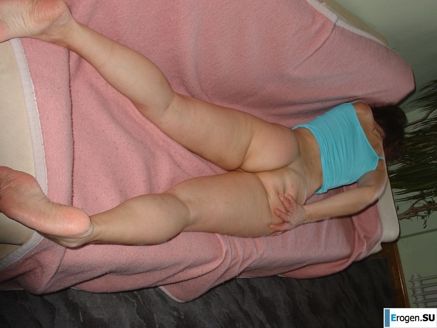 pink bedspreads and someone's pussy. Photo 17