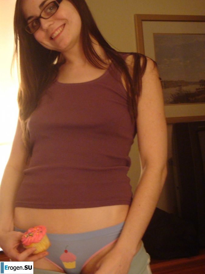 striptease of a young vulgar girl. Part 2. Photo 36