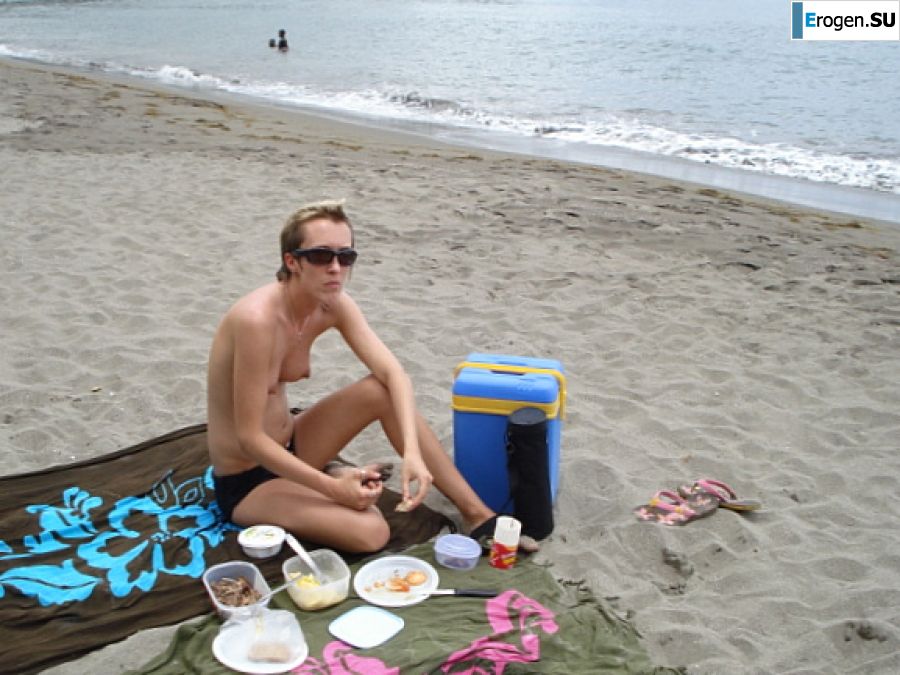 Lesbian on vacation with a friend. Part 5. Photo 35