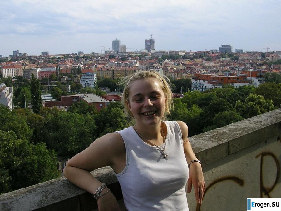 miss positivist on the beach. Photo 5