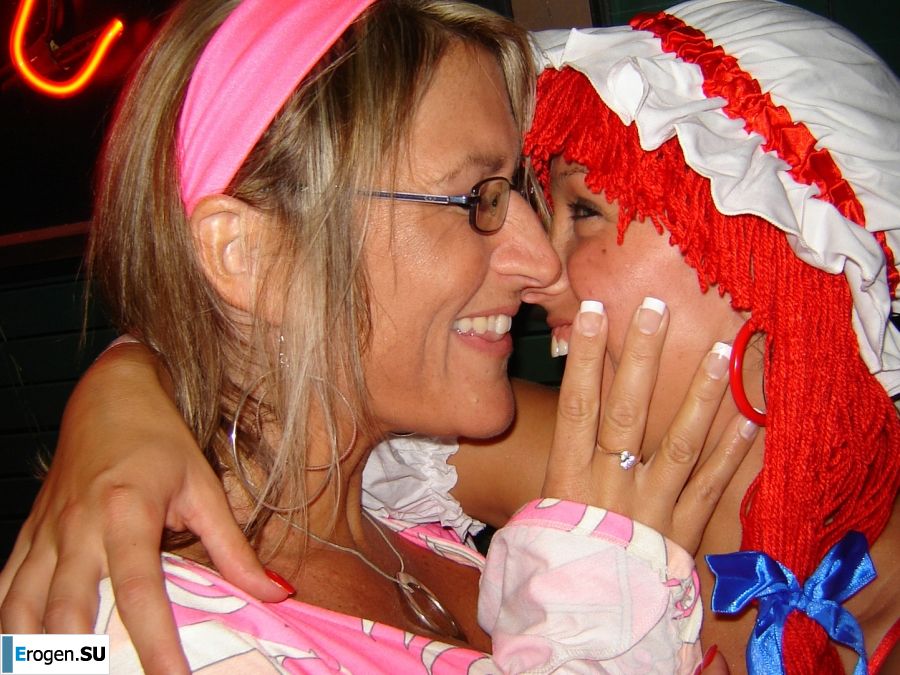 they met in a swing bar. Photo 24