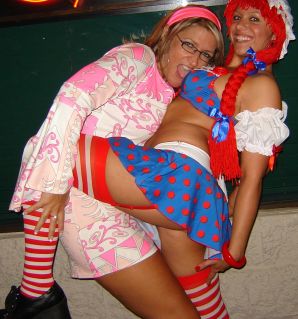 they met in a swing bar. Thumb 22