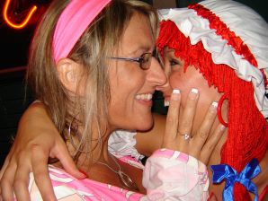 they met in a swing bar. Thumb 24