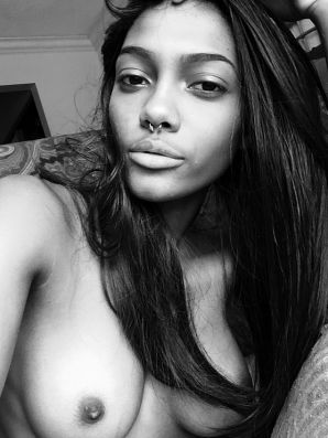 недотраханная лезби негритянка. Эскиз 13