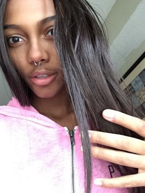 недотраханная лезби негритянка. Эскиз 19