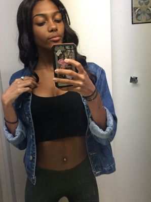 недотраханная лезби негритянка. Эскиз 31